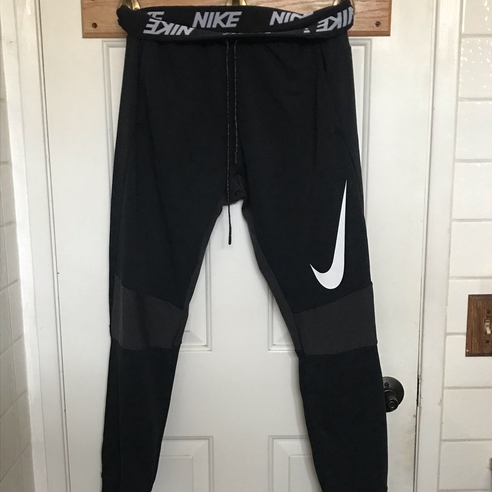active black nike sweatpants